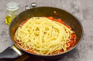 Спагетти "Четыре помидора"
