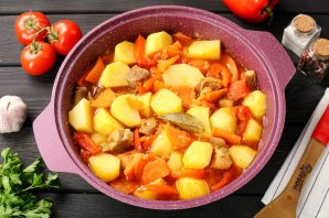 Тушёная картошка с мясом и овощами
